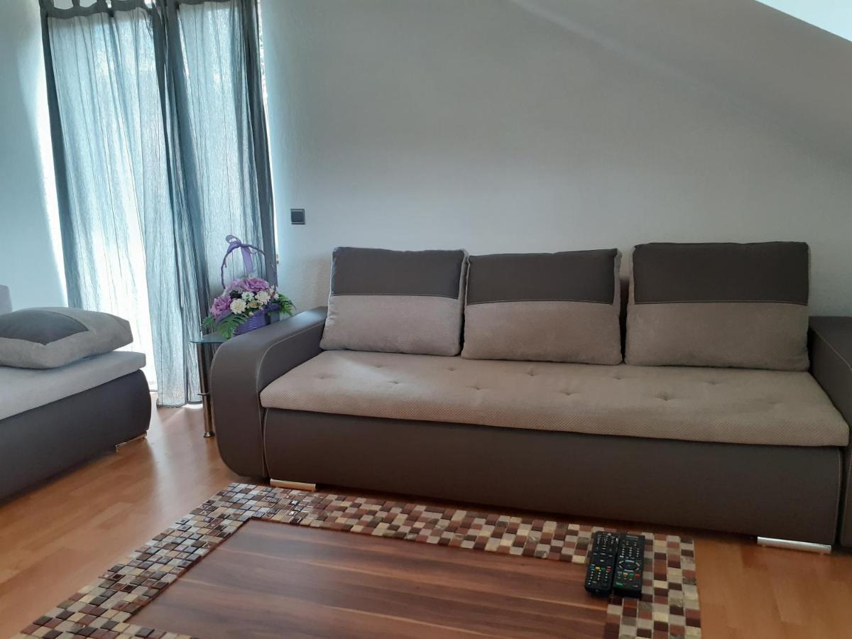 Apartman "Bogut" 슬루니 외부 사진