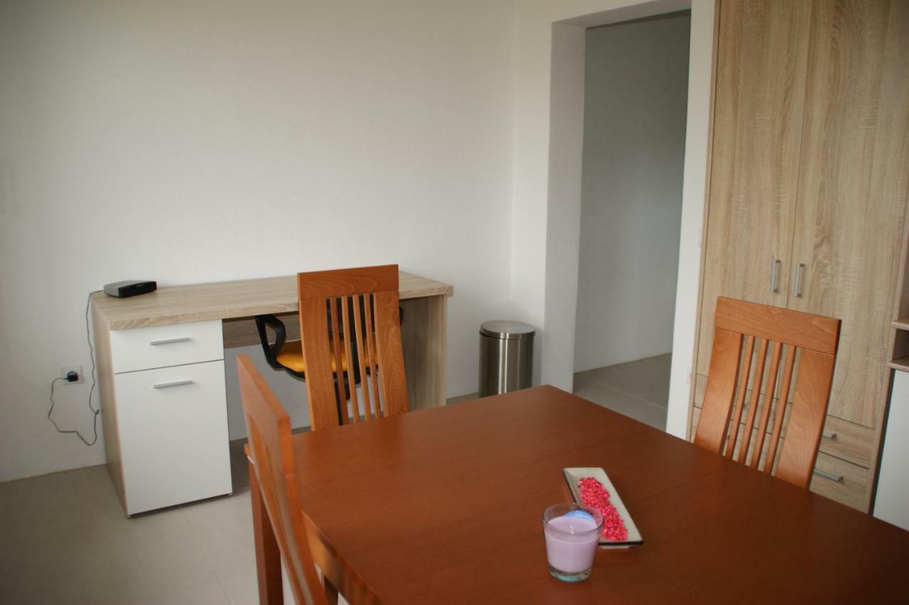 Apartman "Bogut" 슬루니 외부 사진