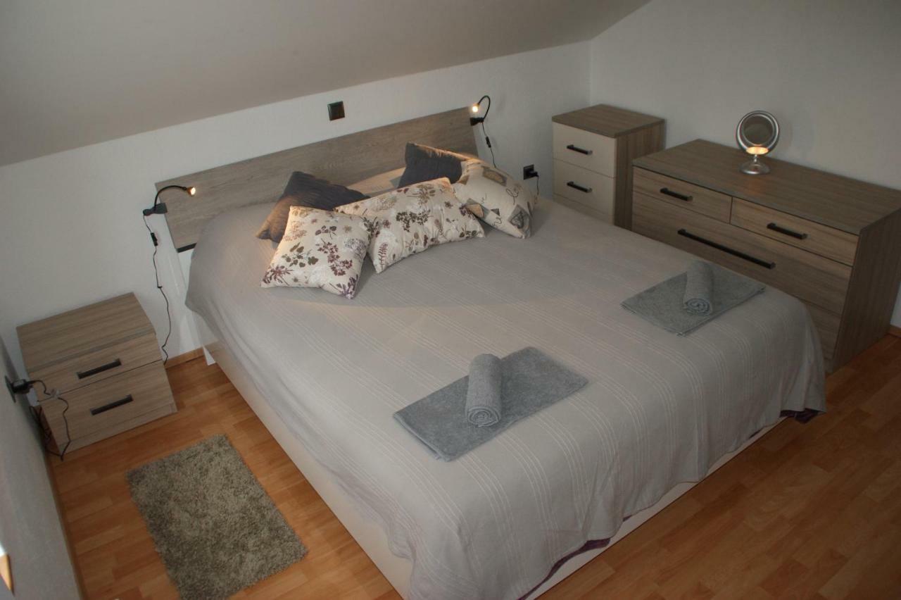 Apartman "Bogut" 슬루니 외부 사진