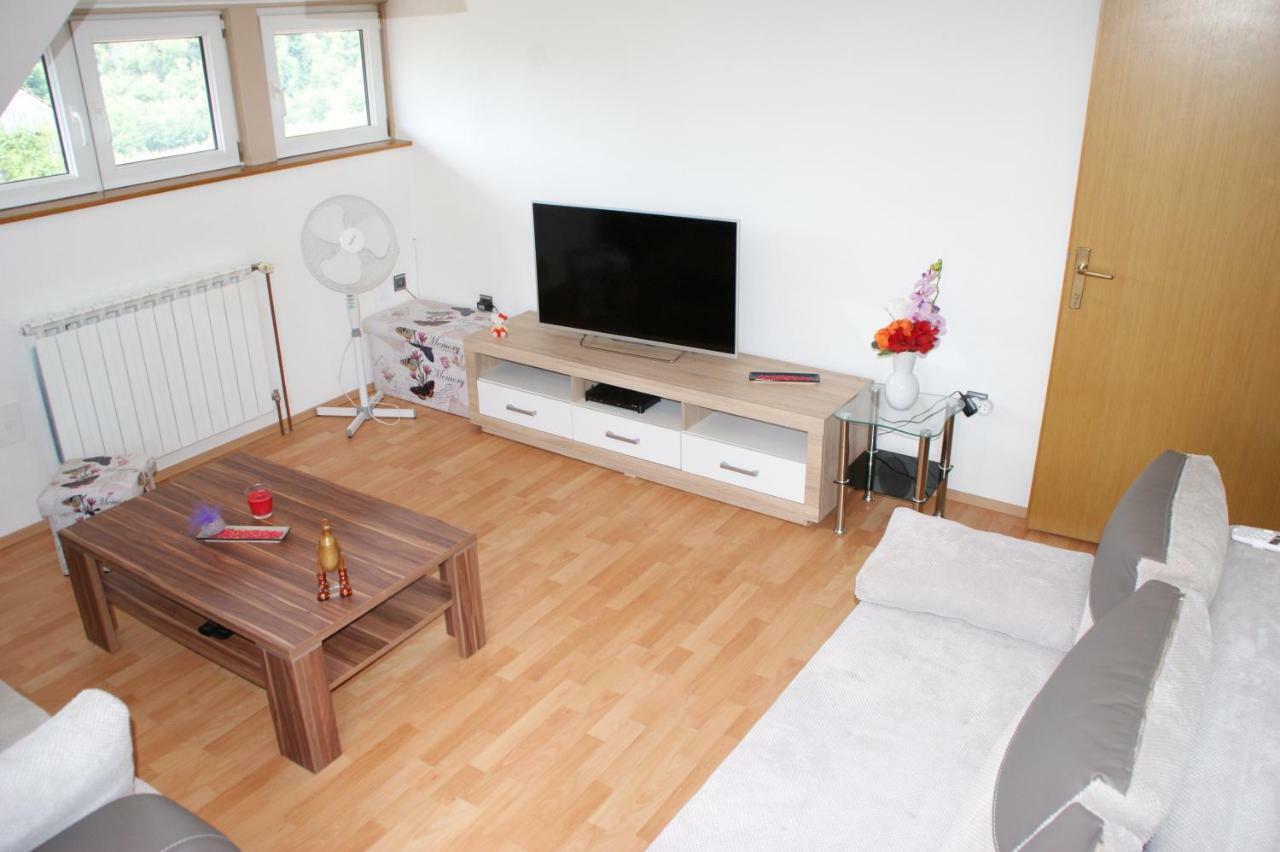 Apartman "Bogut" 슬루니 외부 사진